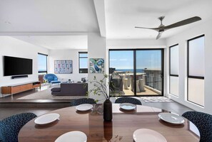 Interior - Ocean View | Steps to DT Manhattan Beach|King Beds (Manhattan Beach)