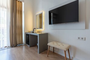 Deluxe Double Room | Egyptian cotton sheets, premium bedding, minibar, in-room safe - My Antalya (Antalya)