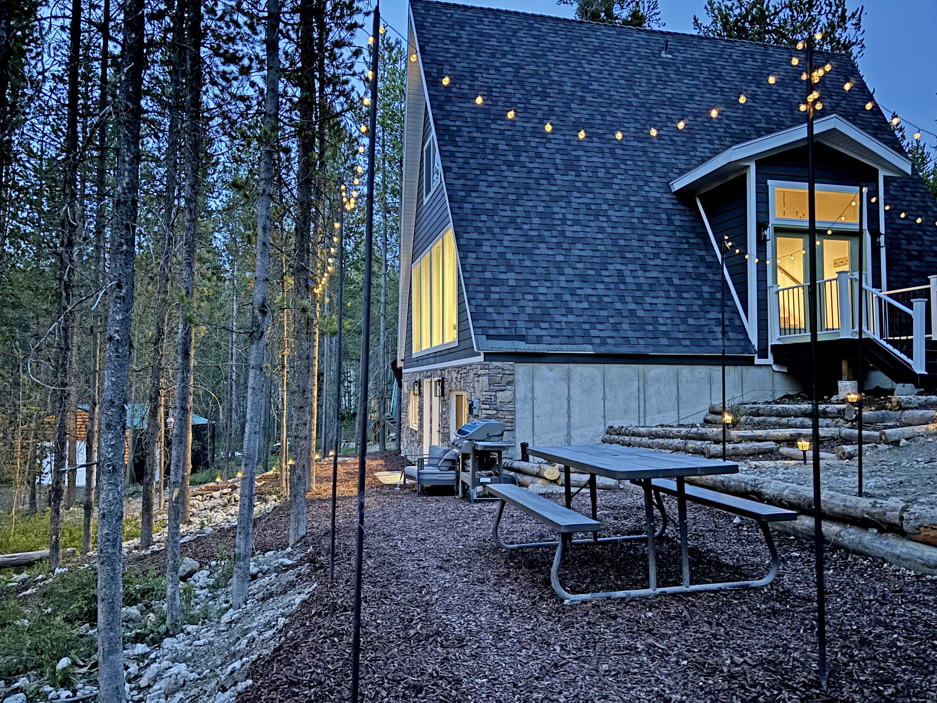 KABINO: Hot Tub,Nestled in the Woods, Arcade Game, Fire Pit, WiFi