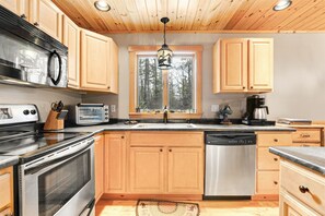 Fridge, microwave, oven, stovetop - Deer Run | 3 Bed, 2 Bath (Greenwood)