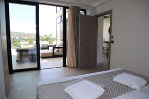 3 bedrooms, in-room safe, iron/ironing board, free WiFi