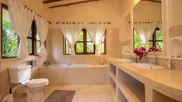 Comfort Villa | Bathroom