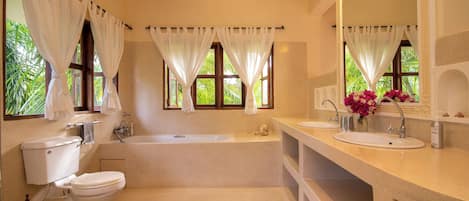 Comfort Villa | Bathroom