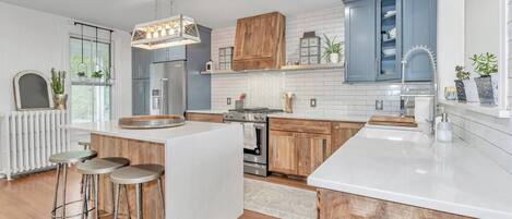 Réfrigérateur, micro-ondes, four, lave-vaisselle