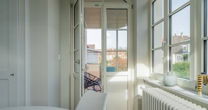 Appartement  bourgeois avec terrasse , vue jardin, parking Gratuit