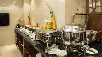 Free daily buffet breakfast