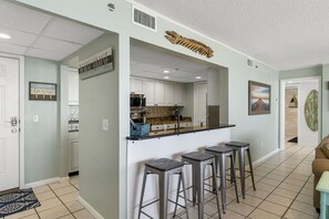 Dining - Tower 4-104 Long Beach Resort. Free Beach Chair Service! (Panama City Beach)