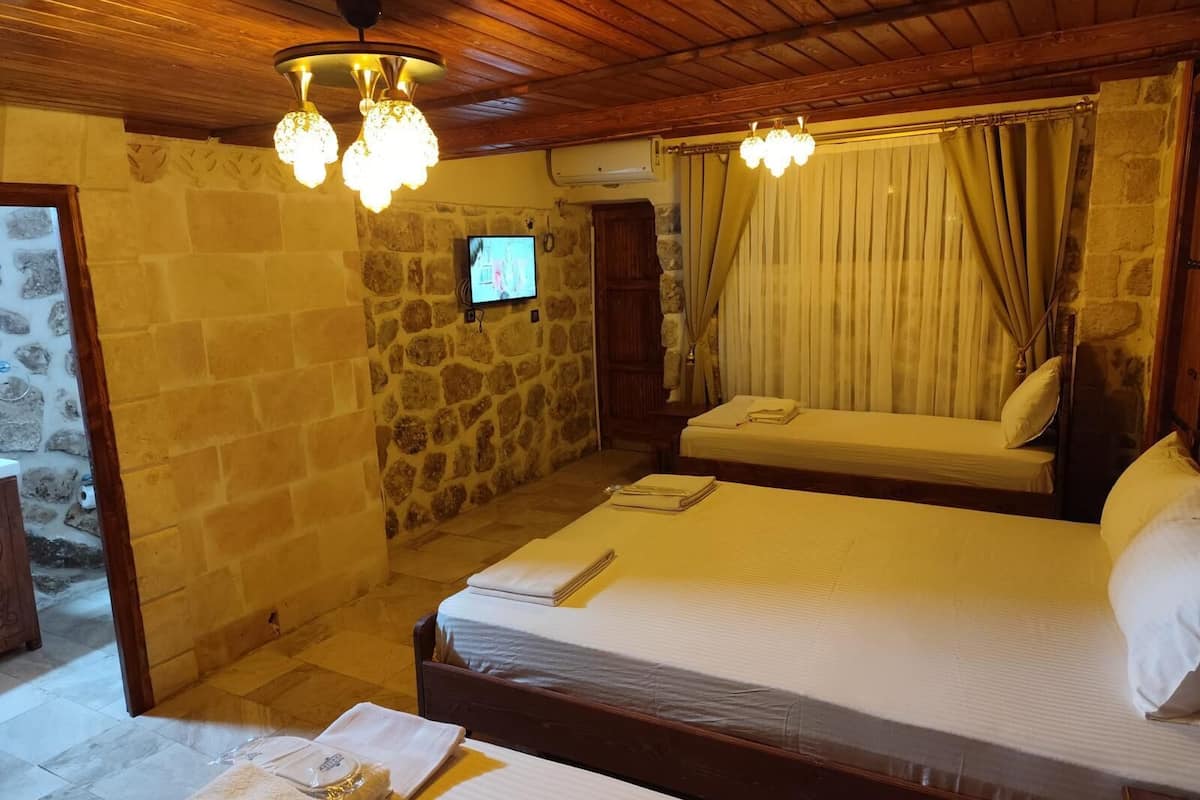 UZAKSEHIR ROOM | Egyptian cotton sheets, premium bedding, free WiFi