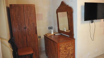 Kolmen hengen classic-huone | Egyptinpuuvillaiset lakanat, ylelliset vuodevaatteet, ilmainen Wi-Fi