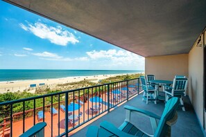 Outdoor dining - Capri-3 Bed/2 Bath Direct Ocean Front Condo with Indoor Pool! (Ocean City)