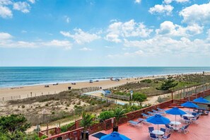 On the beach - Capri-3 Bed/2 Bath Direct Ocean Front Condo with Indoor Pool! (Ocean City)