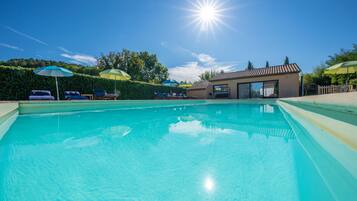 Piscine extérieure, piscine chauffée