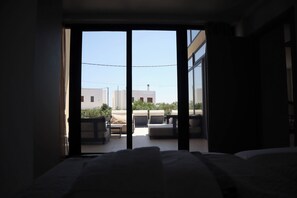3 bedrooms, in-room safe, iron/ironing board, free WiFi