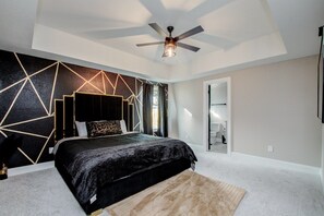 Room - King Bed Haven Near Downtown
 (Houston)