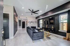 Living area - King Bed Haven Near Downtown
 (Houston)