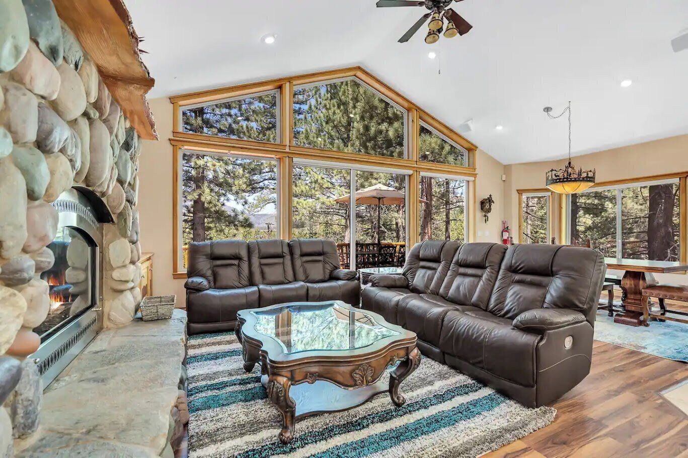 Télévision, cheminée