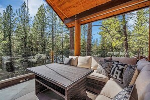 Unclassified image, 2 of 45, button