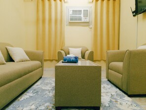 Téléviseur à écran plat de 4 po avec chaînes spécialisées