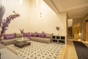 Living area - Riad Azia: Serenity in Marrakech Your Oasis Awaits! 🌺 (Marrakech)