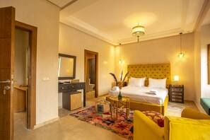 5 chambres, fer et planche à repasser, Wi-Fi, draps fournis