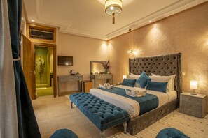 5 bedrooms, iron/ironing board, WiFi, bed sheets - Riad Azia: Serenity in Marrakech Your Oasis Awaits! 🌺 (Marrakech)