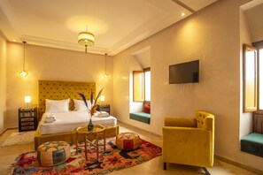 5 bedrooms, iron/ironing board, WiFi, bed sheets - Riad Azia: Serenity in Marrakech Your Oasis Awaits! 🌺 (Marrakech)