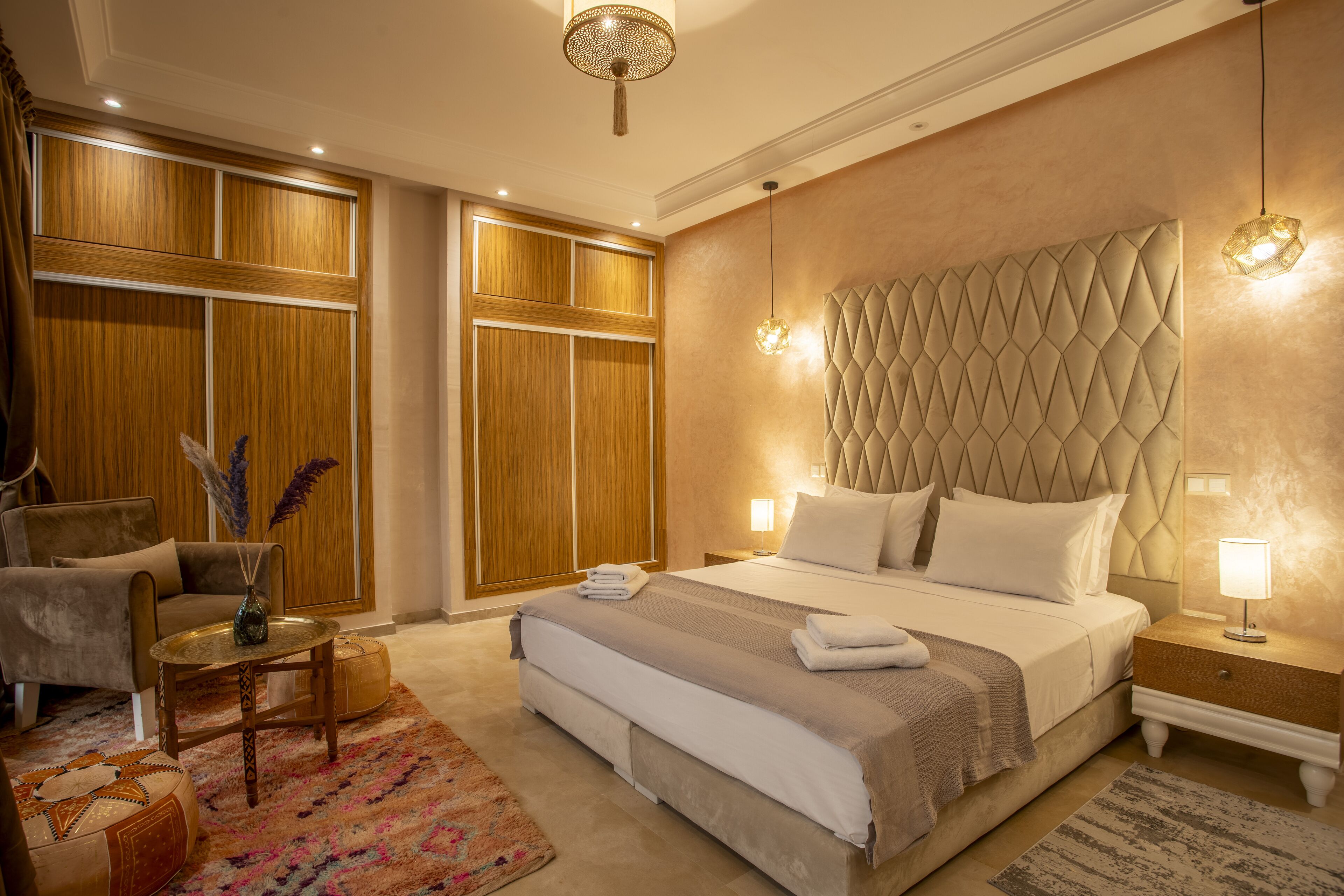 5 habitaciones, tabla de planchar con plancha, wifi y ropa de cama 