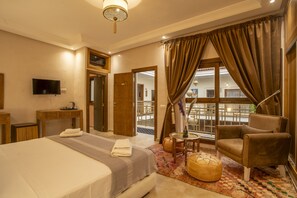 5 chambres, fer et planche à repasser, Wi-Fi, draps fournis