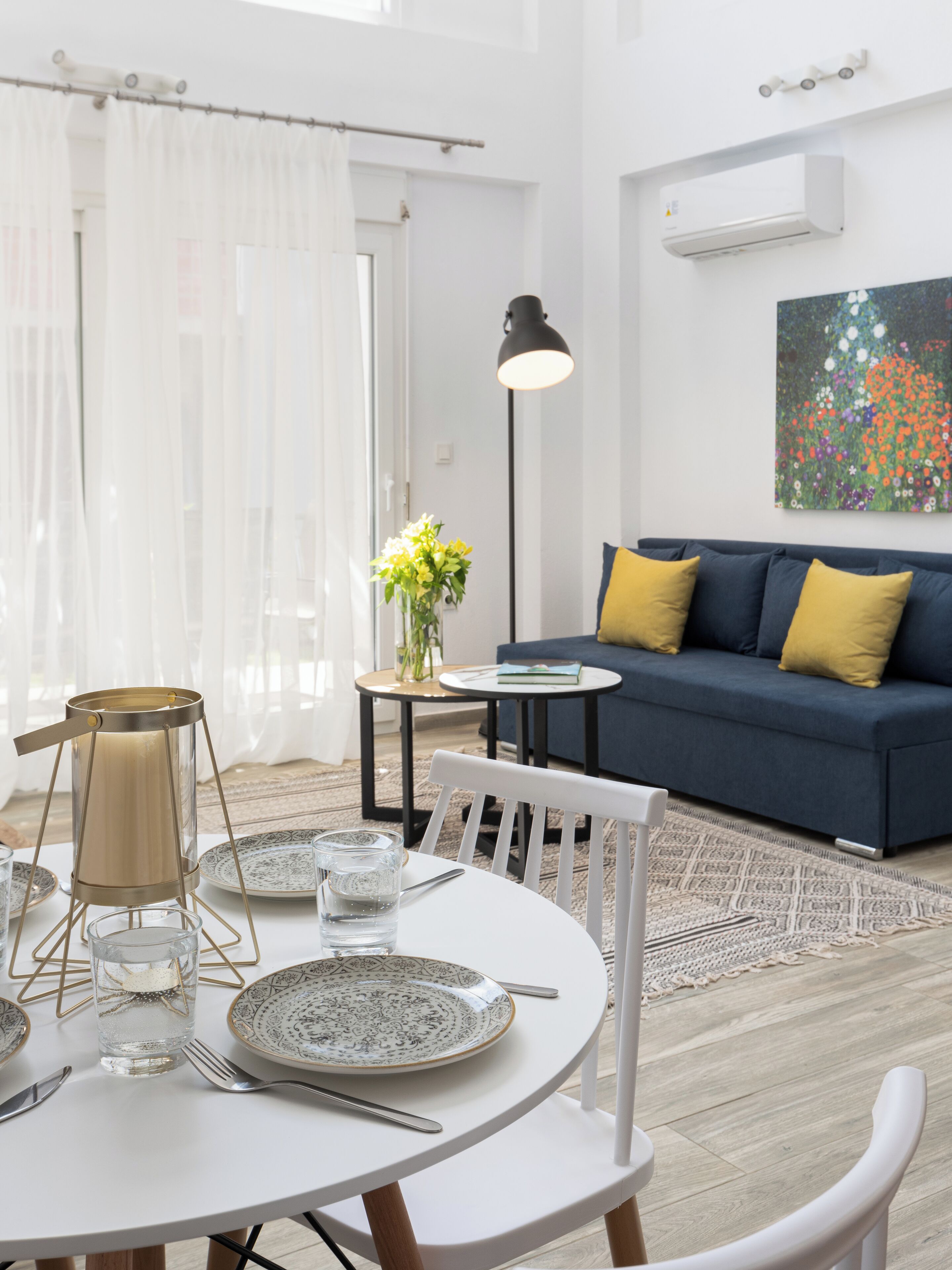 Vila luxo, 2 camas de casal | Área de estar | Smart TV 40 polegadas com canais a cabo