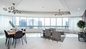 Appartement, 4 chambres, balcon | Aire de séjour
