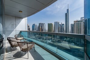 Balcony view - Dubai Marina - Stunning Huge 4 Bedroom Apts Near JBR - Gym - Pool - Parking by Sojo Stay (Dubai)
