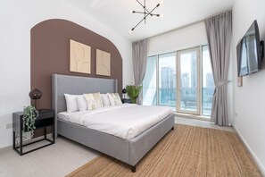 Room - Dubai Marina - Stunning Huge 4 Bedroom Apts Near JBR - Gym - Pool - Parking by Sojo Stay (Dubai)