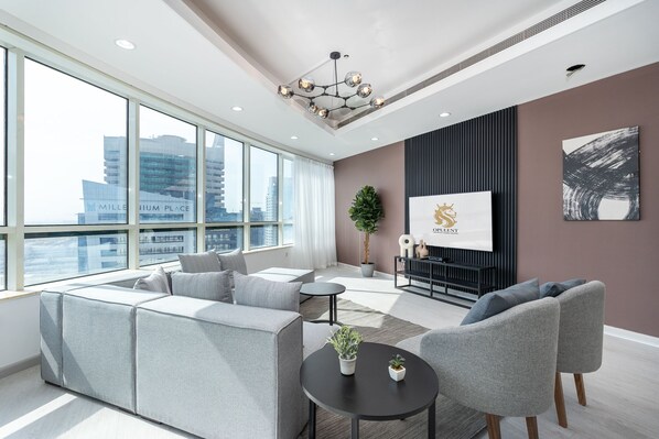 Living area - Dubai Marina - Stunning Huge 4 Bedroom Apts Near JBR - Gym - Pool - Parking by Sojo Stay (Dubai)