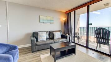 Condo, 1 Bedroom | Living area