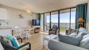 Condo, 1 Bedroom | Living area