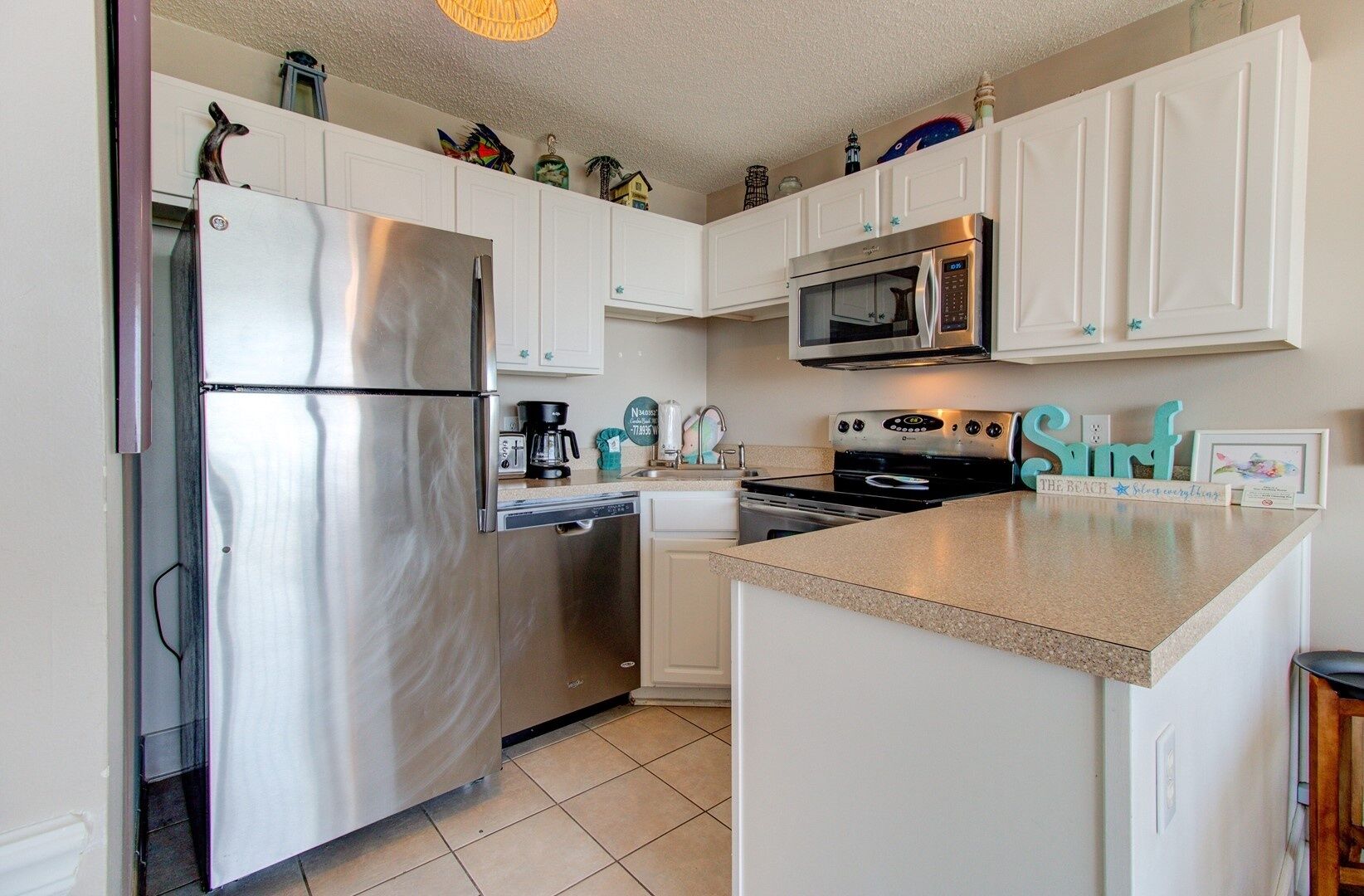 Condo, 1 phòng ngủ | Bếp riêng | Tủ lạnh, lò nướng, dụng cụ pha cà phê/trà 