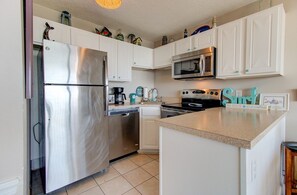 Íbúð - 1 svefnherbergi | Einkaeldhús | Ísskápur, bakarofn, kaffivél/teketill