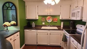 Kondominium, 2 kamar tidur | Dapur pribadi | Lemari es, oven, mesin pembuat kopi/teh, dan pemanggang roti