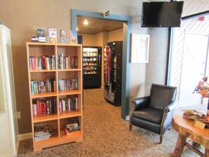 Condo, 2 Bedrooms | Bahagian dalam