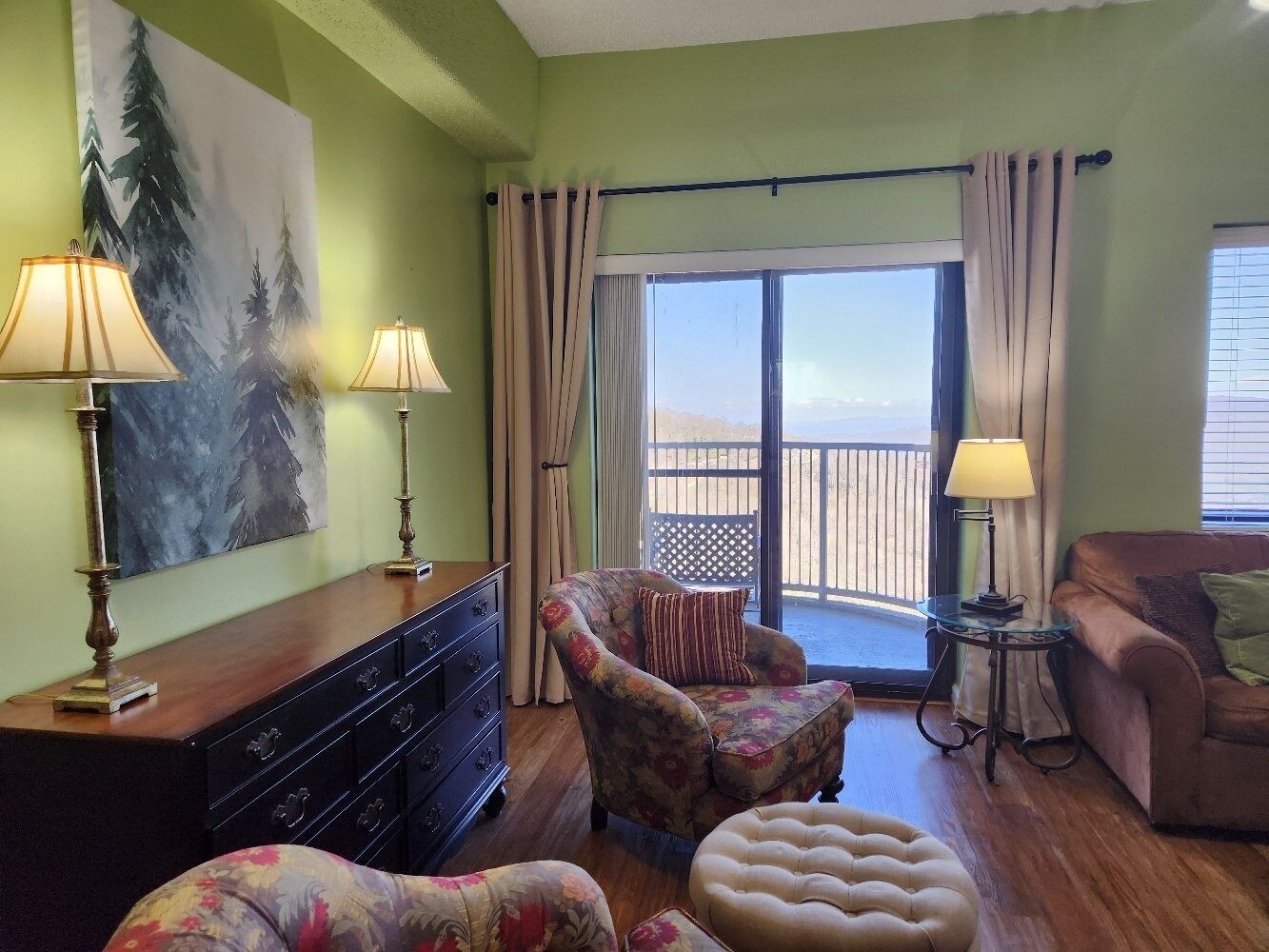 Condo, 2 Bedrooms | Living area