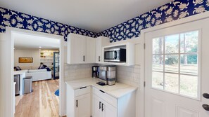 House, 4 Bedrooms | Private kitchen | Fridge, oven, coffee/tea maker, toaster