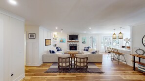 House, 4 Bedrooms | Dining