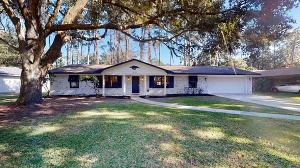 Nhà, 4 phòng ngủ | Ngoại thất