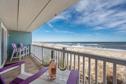 Oceanfront Nags Head Retreat, Stunning Views, Pools, Sleeps 5