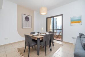 In-room dining - JBR Beach Bliss - One & Three Bedroom Luxury Apartments by Sojo Stay (Dubai)