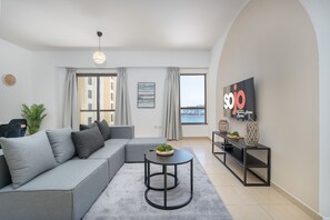 Living area - JBR Beach Bliss - One & Three Bedroom Luxury Apartments by Sojo Stay (Dubai)