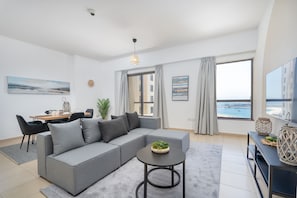 Apartment, 1 Bedroom, Balcony, City View | Living area