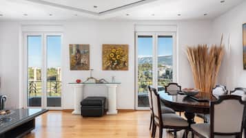 Family Apartment | 3 bedrooms, Egyptian cotton sheets, premium bedding, memory-foam beds