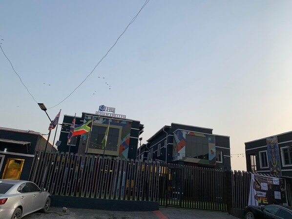 숙박 시설 정면