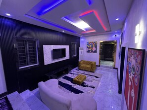 50-inch plasma TV with cable channels - HQ APART HOTEL (Lekki)